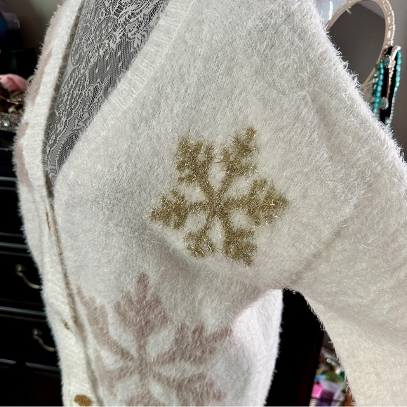 33 Degrees Cozy Coquette Snowflake Cardigan White Gold Glitter Button Medium - Picture 4 of 16